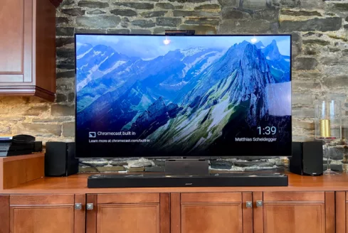 A Bose Smart Soundbar 900 beneath a television on the countertop.